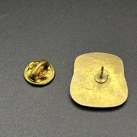 Vintage Montreal Expos Baseball Hat Cap MLB Lapel Hat Pin - Picture 3 of 3